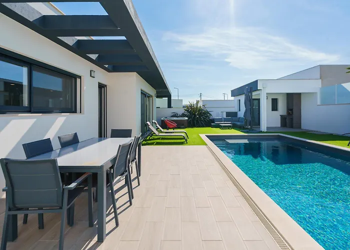 Mauricio With Jacuzzi And Private Swimming Pool Villa *